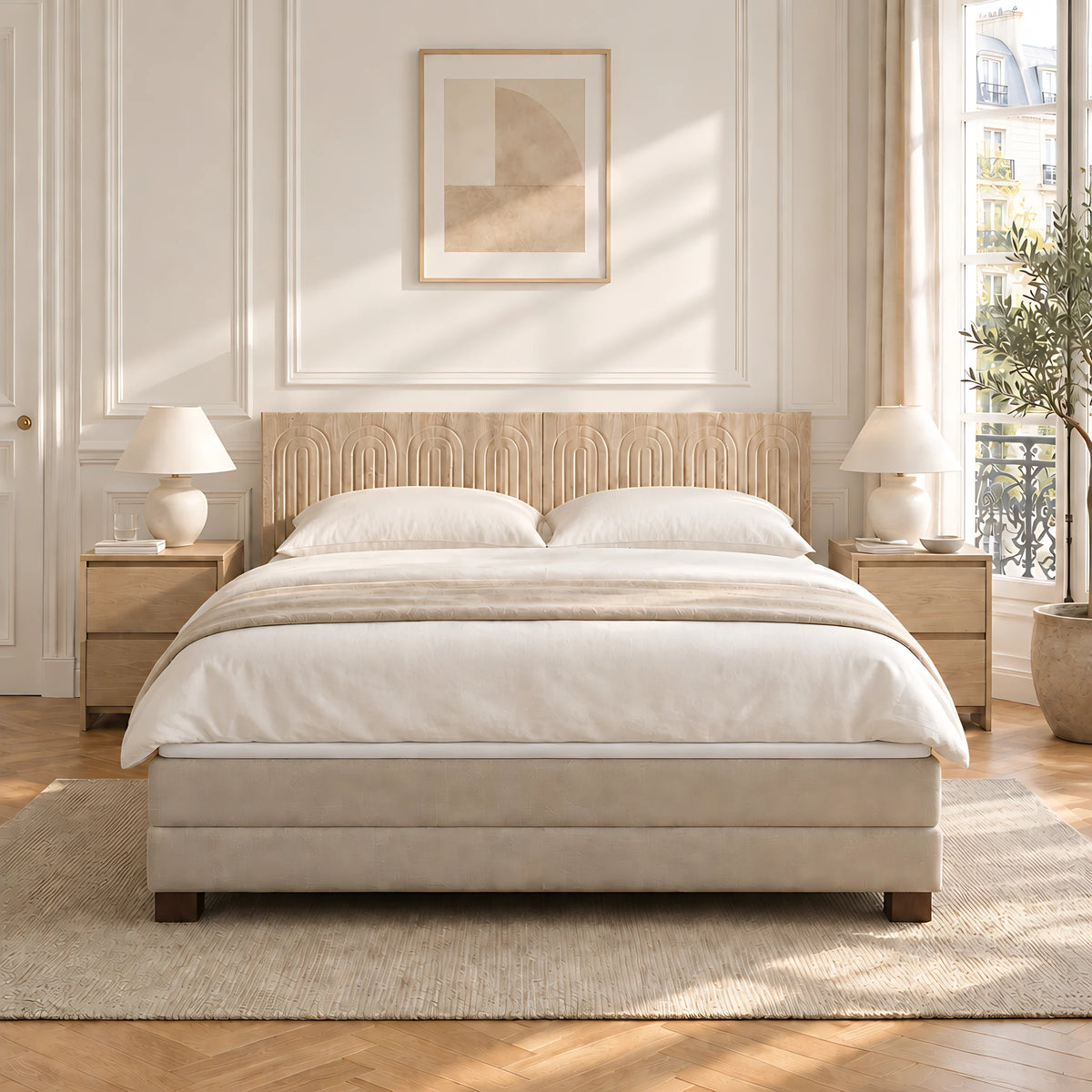 Tête de lit Palais-Royal chêne clair au-dessus d'un lit double, vue de face