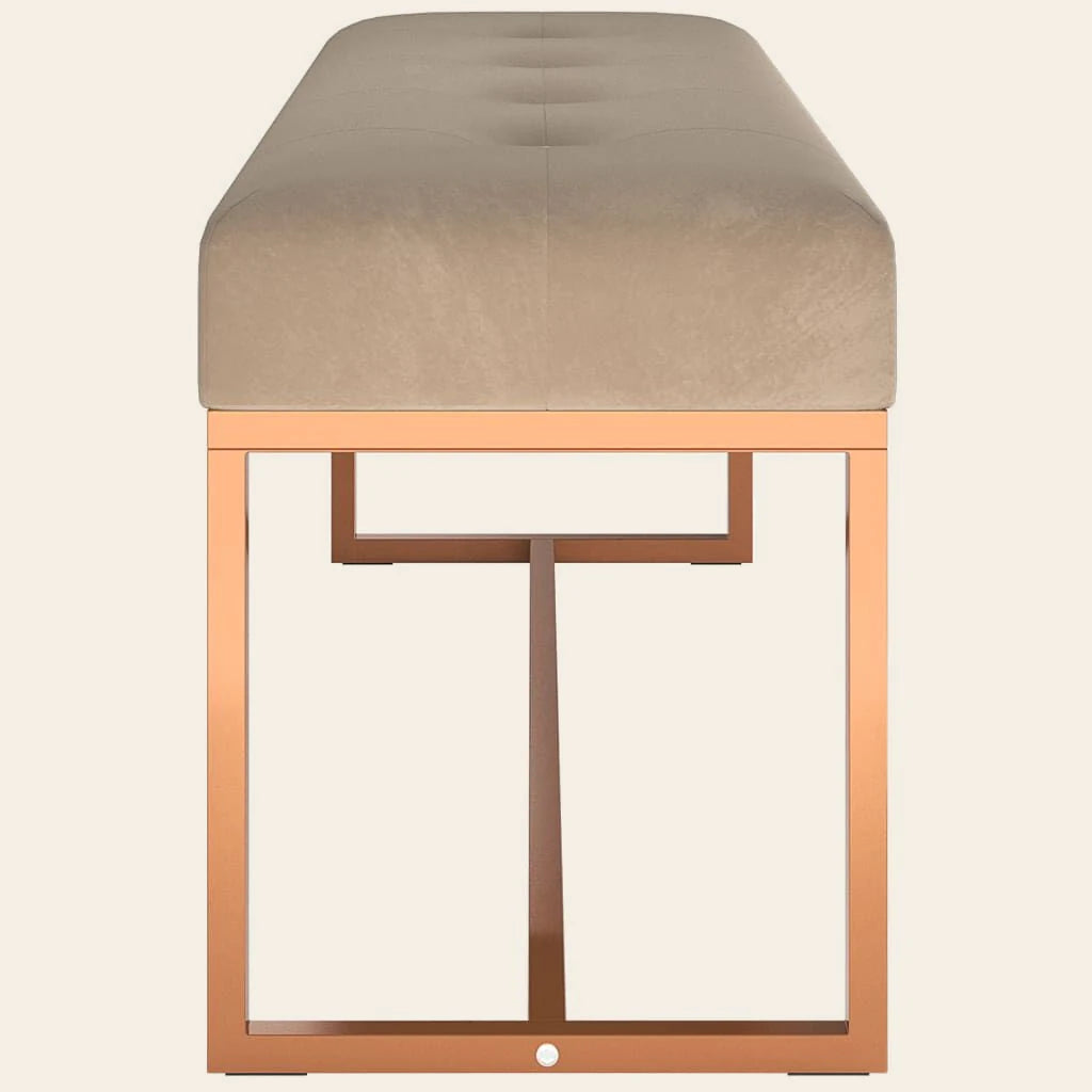 Banc de lit Montpensier beige en velours et métal cuivré, vue de côté