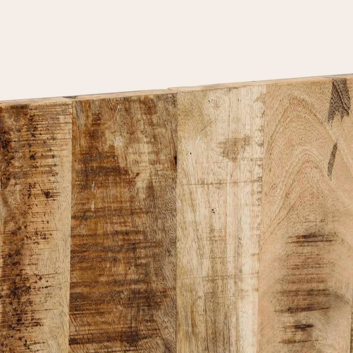 Gros plan du bois de manguier massif de la tête de lit Picpus