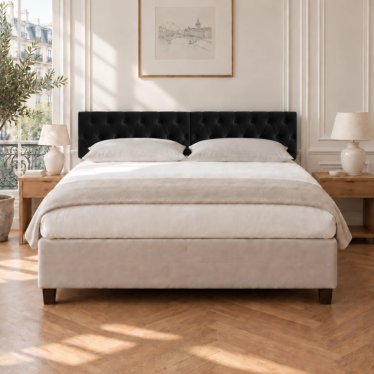 Tête de lit Alma noir derrière un lit double, vue de face