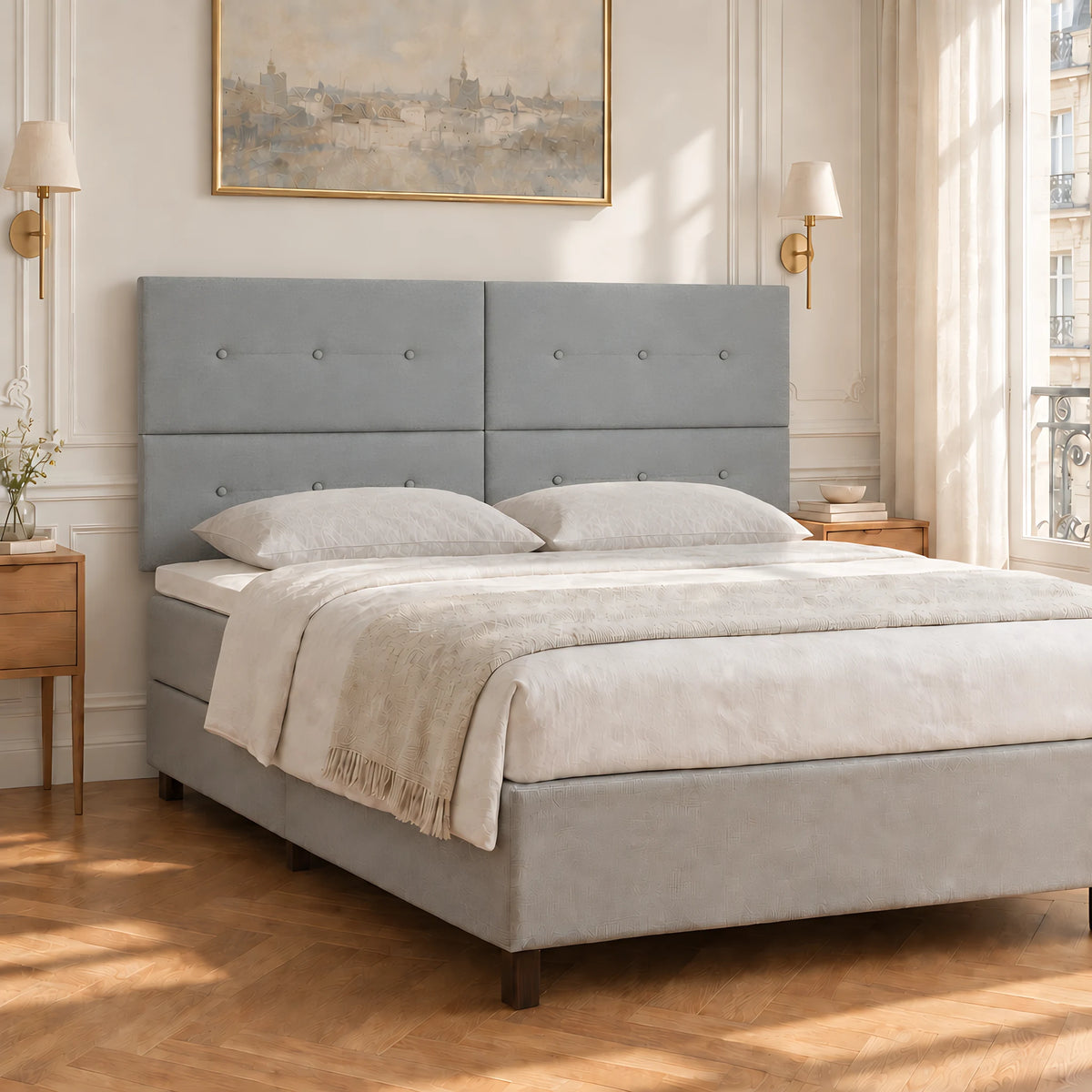 Tête de lit haute en tissu Bastille gris clair dans une chambre parisienne