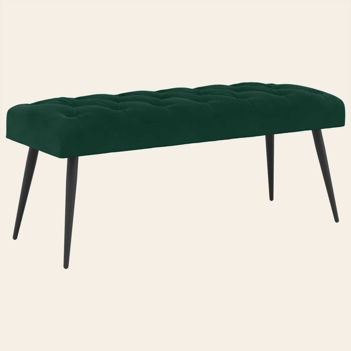 Banc de lit Princes vert sapin en velours capitonné à boutons, vue de trois quarts