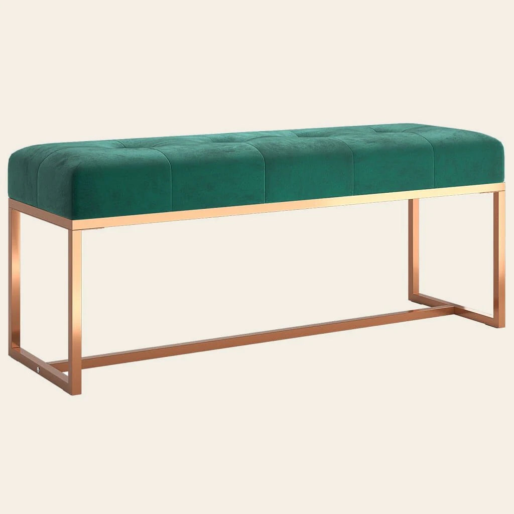 Banc de lit Montpensier vert sapin en velours et métal cuivré, vue de trois quarts
