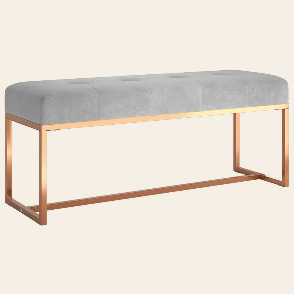 Banc de lit Montpensier gris en velours et métal cuivré, vue de trois quarts
