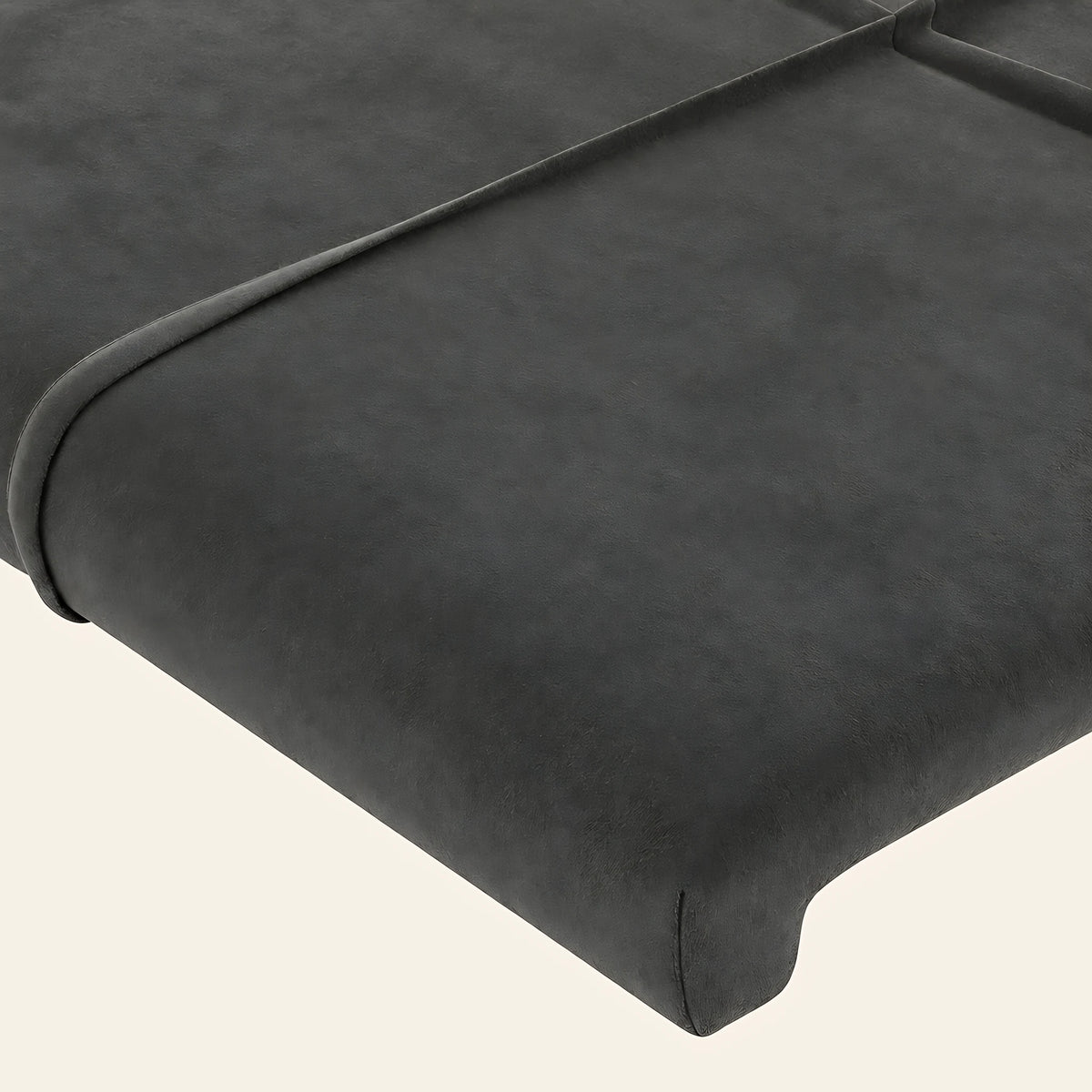 Gros plan du velours matelassé gris anthracite de la tête de lit Trocadéro
