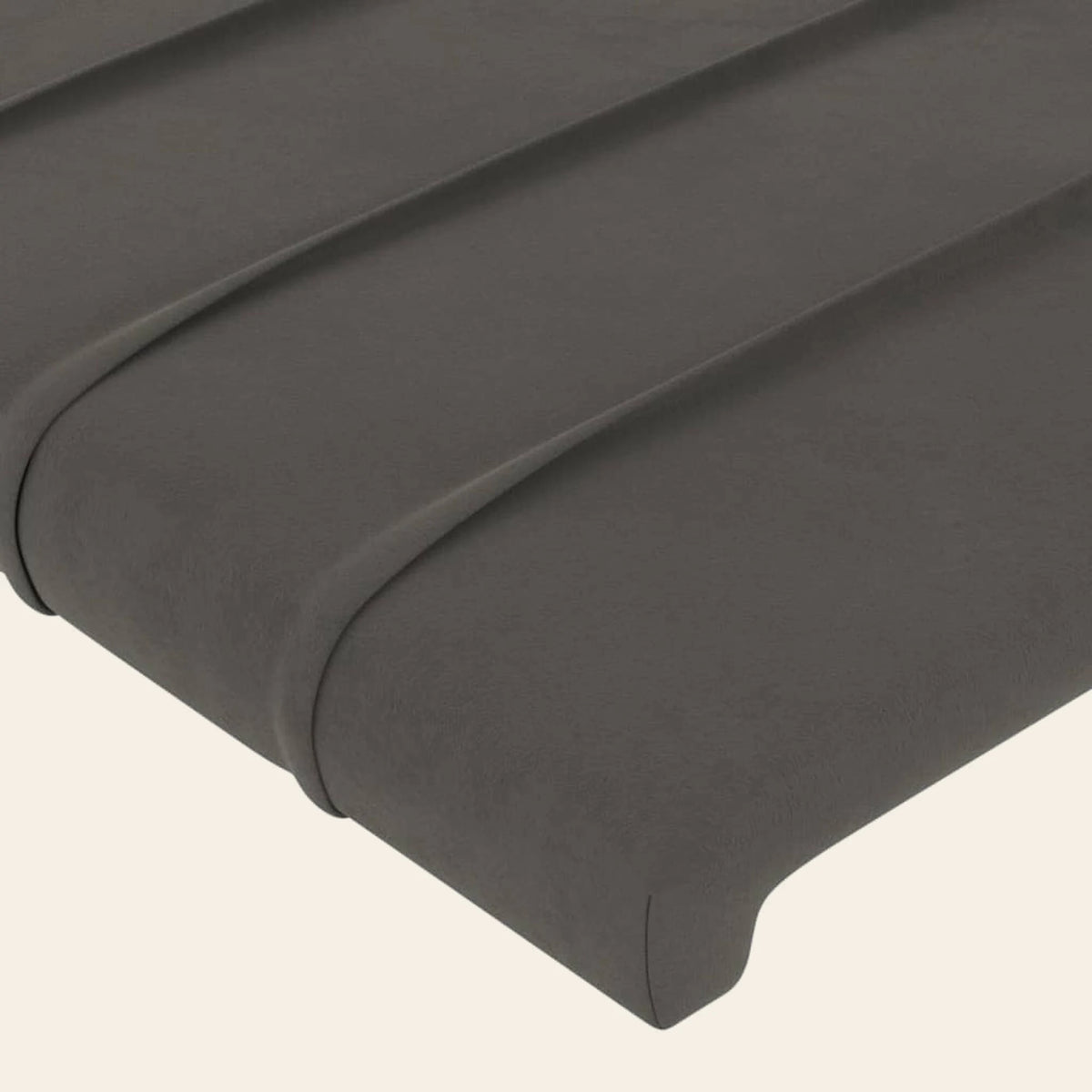 Gros plan du velours à surpiqûres gris anthracite de la tête de lit Vivienne